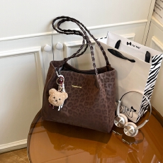 批发秋冬季时尚豹纹<b class='q'>新款</b>手提包2025大容量简约<b class='q'>新款</b>通勤小众通勤单肩包