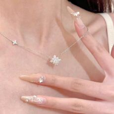 批发轻奢百搭超闪锆石芒星雪花吊坠项链小众设计高级感钛钢锁骨链颈链