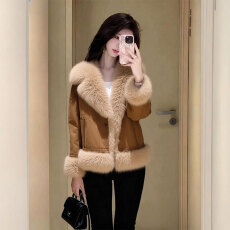 批发冬季设计感翻领皮毛一体短<b class='q'>外套</b>女气质轻熟风<b class='q'>女装</b>洋气减龄外搭上衣