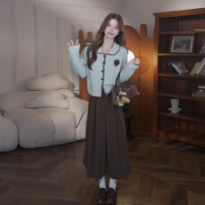 批发绿色<b class='q'>毛衣外套</b>半身连衣裙子女2025新款韩系早秋穿搭配一整套装长裙
