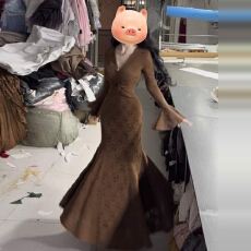 批发2025新款美拉德蕾丝v领针织鱼尾连衣裙子秋冬季气质修身包臀长裙