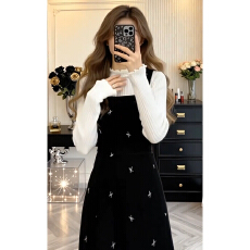 批发黑色背带<b class='q'>丝绒</b>连衣裙女秋冬季2026新款新年战袍小个子穿搭<b class='q'>套装</b>长裙