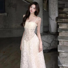 批发早春季巨好看蕾丝镂空吊带连衣裙子女夏2026年<b class='q'>新款</b>高级感气质长裙