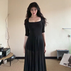 批发夏季2026新款黑色方领连衣裙子女法式<b class='q'>赫本</b>早春漂亮穿搭巨好看长裙