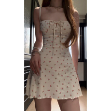 批发春季白色吊带碎花连衣裙子女2026新款韩系巨好看穿搭衬衫短裙套装