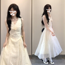 批发法式气质纯欲风V领波点连衣裙女夏季2026新款<b class='q'>荷叶边</b>收腰度假长裙
