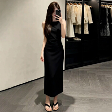 批发法式高级感黑色短袖<b class='q'>连衣裙</b>女夏季2026新款收腰显瘦气质端庄长裙子