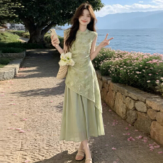 批发新中式国风改良旗袍绿色碎花<b class='q'>连衣裙</b>女夏季2026新款<b class='q'>假两件</b>拼接长裙