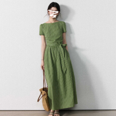 批发法式轻奢高级感复古绿色绝美<b class='q'>条纹</b>连衣<b class='q'>裙</b>漂亮出片绑带收腰通勤长<b class='q'>裙</b>