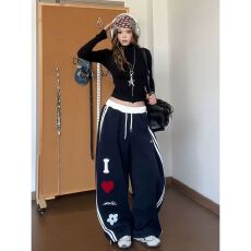 批发黑色美式街头爱心字母刺绣春秋冬女休闲阔腿跳舞<b class='q'>裤</b>直筒运动长<b class='q'>裤</b>