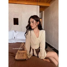 批发咖色绑带交叉v领长袖<b class='q'>衬衫</b>女秋季修身<b class='q'>气质</b><b class='q'>衬衣</b>设计感显瘦短款上衣
