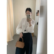 批发【白月颂歌】法式木耳边拼接<b class='q'>灯笼袖</b><b class='q'>衬衫</b>秋新款设计感宽松气质<b class='q'>衬衣</b>