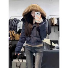 批发TUMAO土猫正版 藏青大毛领连帽羽绒服外套女秋冬新款短款棉袄棉服