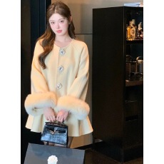 批发秋冬高级感独特超好看千金穿搭斗篷羊绒大衣赫本小香风毛呢外套女