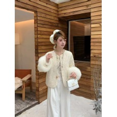 批发新中式轻奢重刺绣狐狸毛外套女冬季白鸭绒<b class='q'>棉衣</b>