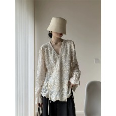 批发新中式重工钉珠杏色V领长袖蕾丝衫初春遮肉宽松显瘦减龄<b class='q'>上衣</b>