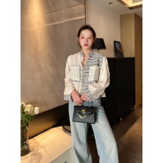 批发2026韩国<b class='q'>东大门</b><b class='q'>代购</b>冬装女装新款V领时尚双贴袋撞色条纹女式衬衫