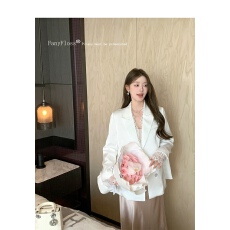 批发气质<b class='q'>名媛</b>蕾丝拼接西装外套女2026春夏季新款法式垂感醋酸西服上衣