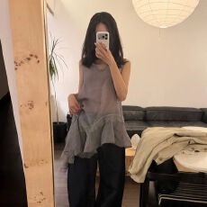 批发ins爆款韩妞家韩国代购2026春季<b class='q'>蕾丝</b>叠搭不规则v领背心连衣裙