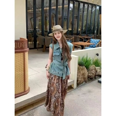 批发欧货<b class='q'>牛仔</b>风翻领无袖马甲小个子女系带收腰显瘦百搭短外套套装