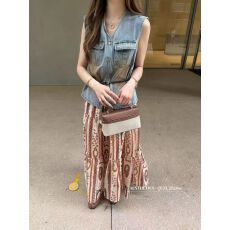 批发设计感V领刺绣收腰牛仔马夹+印花半身裙两件套女2026新款<b class='q'>时尚</b>套装