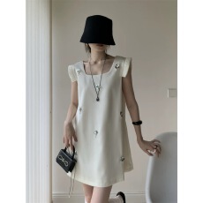 批发奥吻26年夏高级感重工<b class='q'>钉珠</b>飞飞袖气质缎面立体花朵方领短款<b class='q'>连衣裙</b>