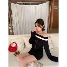 批发2026秋新款韩系一字肩撞色卫衣百褶<b class='q'>半身裙</b>时尚套装短裙女