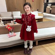 批发2025新款女宝宝领子刺绣年服连衣裙<b class='q'>冬</b>装女孩加绒加厚中国风公主裙