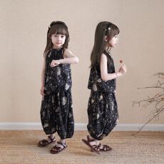 批发女孩碎花套装夏季新款无袖挂脖上衣阔腿防蚊裤时尚两件套装女童装