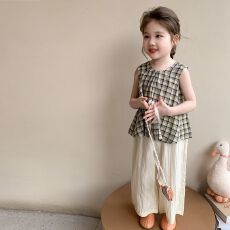 批发女宝宝休闲舒适韩系套装2026新款复古格子背心上衣防蚊阔腿长裤子
