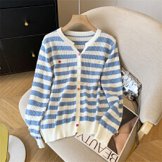 批发实拍 韩版显瘦<b class='q'>百搭</b>针织开衫女设计感小众彩色纽扣毛衣打底衫内搭