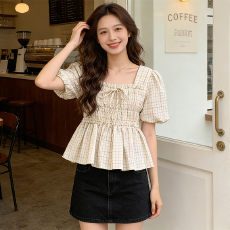 批发AI图◆ 2026夏季新款法式甜美方领褶皱格子泡泡<b class='q'>短袖</b><b class='q'>衬衫女</b>