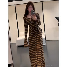 批发复古配披肩撞色条纹喇叭袖<b class='q'>连衣裙</b>女2025秋季新款<b class='q'>高腰</b>显瘦过膝长裙