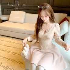 批发维斯小姐落<b class='q'>樱</b>情书修身打底衫 大V领蕾丝显瘦上衣 粉呢<b class='q'>子</b>半裙