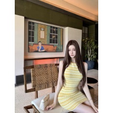 批发韩雨嘉C*lt Gaia ERINA系列黄色条纹挂脖露背收腰包臀针织连衣裙