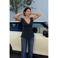 批发SubduedT<b class='q'>恤</b>26夏新款女<b class='q'>V领</b>交叉宽松波点系腰带针织短袖