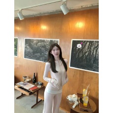批发白水女 秋冬lu系套装 短款连帽<b class='q'>开衫</b>&微喇叭休闲裤女秋冬韩系套组