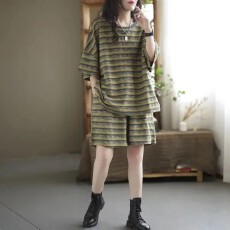 批发<b class='q'>夏</b>季套头大码女装时尚条纹短袖T恤短裤宽松遮肉显瘦休闲运动套装