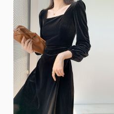 批发2026年新款金<b class='q'>丝绒</b><b class='q'>连衣裙</b>女秋冬长袖法式复古收腰赫本风方领小黑裙