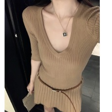 批发纯欲甜辣妹小众别致V领显瘦针织短裙夏季修身收腰中袖百褶连衣裙