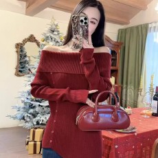 批发秋季新款简约温柔风<b class='q'>一字肩</b>长袖针织衫毛衣纯欲百搭宽松露肩上衣女