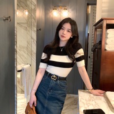 批发韩国东大门早春黑白条纹坑条修身显瘦半袖洋气时髦内搭打底针织衫