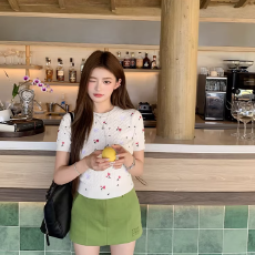 批发白色绣花设计感短袖针织衫女早春季气质上衣短款