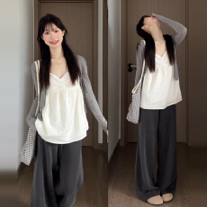 批发韩系穿搭白色v领吊带背心女<b class='q'>夏季</b>2025新款外穿防晒衫无袖上衣套装