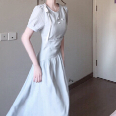 批发法式气质蓝色<b class='q'>条纹</b>短袖连衣裙子女夏季2025新款高级感收腰显瘦长裙