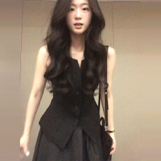 批发法式赫本风黑色无袖背心<b class='q'>连衣裙</b>子女2025夏季新款高级收腰套装长裙