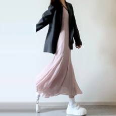 批发法式高级感粉色吊带连衣裙子女2025年早秋季新款收腰气质内搭长裙