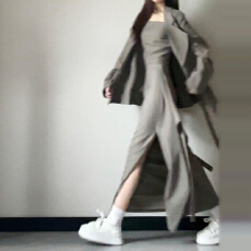 批发灰色开叉吊带连衣裙子女2025秋季流行风格<b class='q'>西装</b>外套长裙一整套穿搭