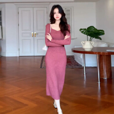 批发法式气质玫红色方领针织<b class='q'>连衣裙</b>子女秋冬2025新款修身内搭打底长裙