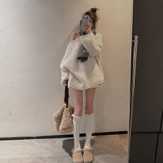 批发白色斜肩毛衣女秋冬季2025新款漂亮绝美巨好看宽松设计感针织上衣